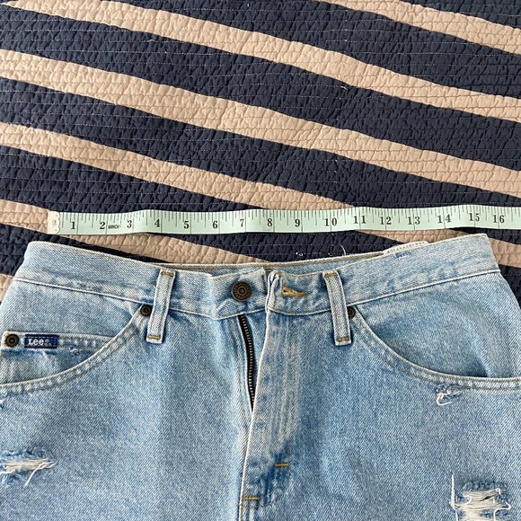 Vintage Lee Denim Distressed Shorts - Picture 4 of 5